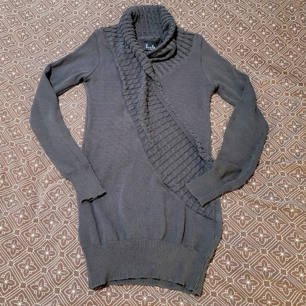 Ruelle Long Sweater Large